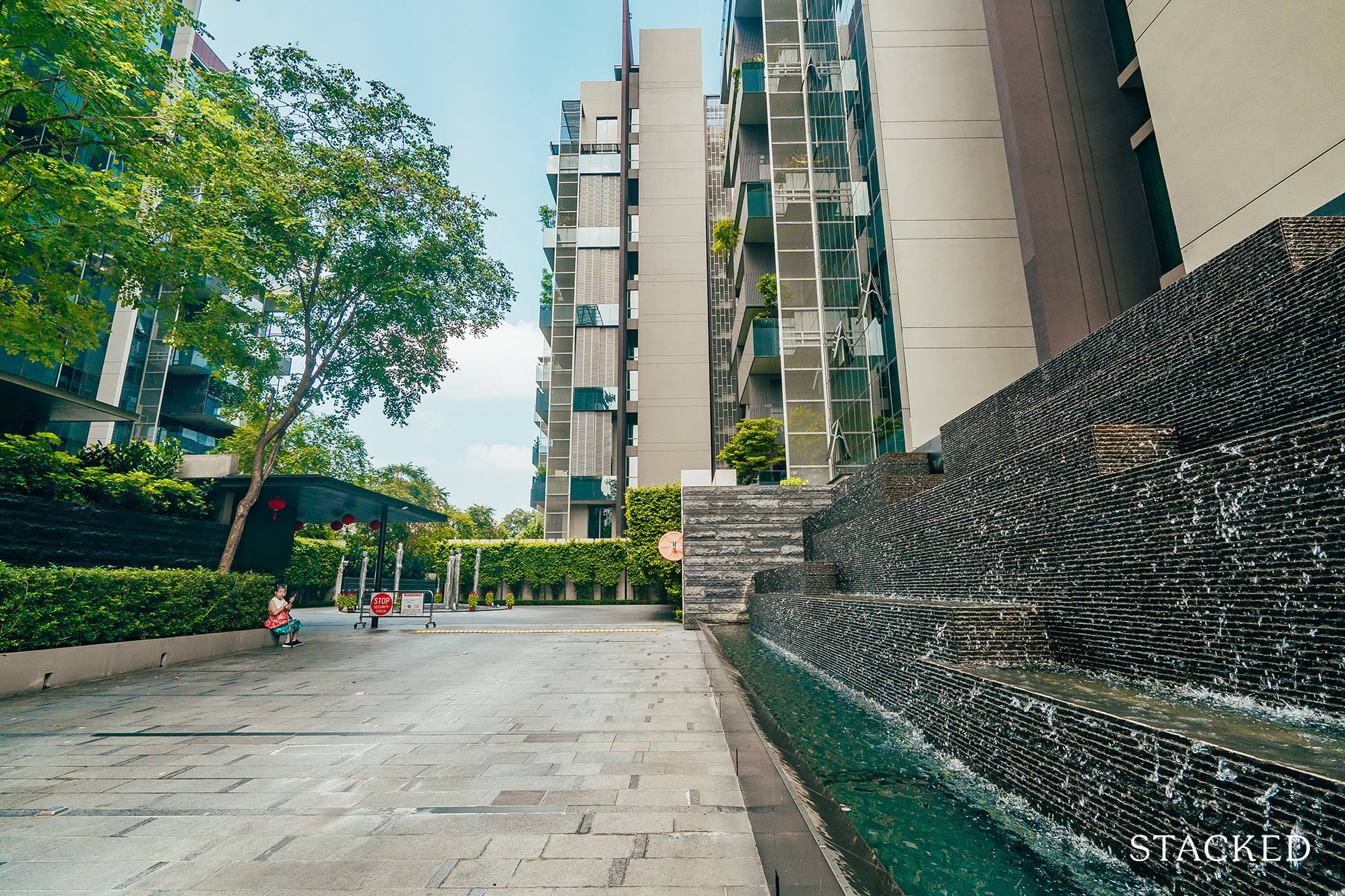 Leedon residence entrance water feature