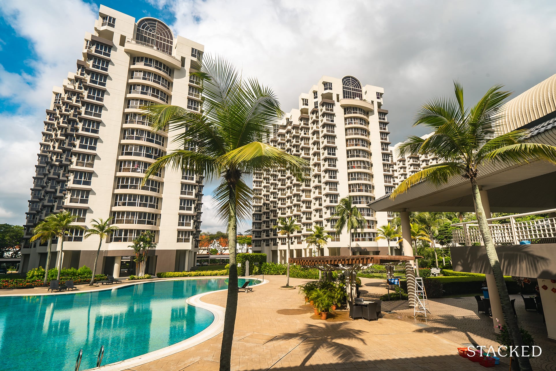 bullion park pool view