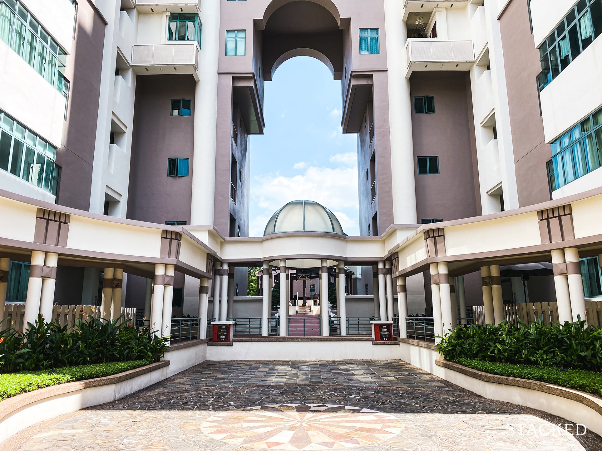 Tanglin regency open courtyard