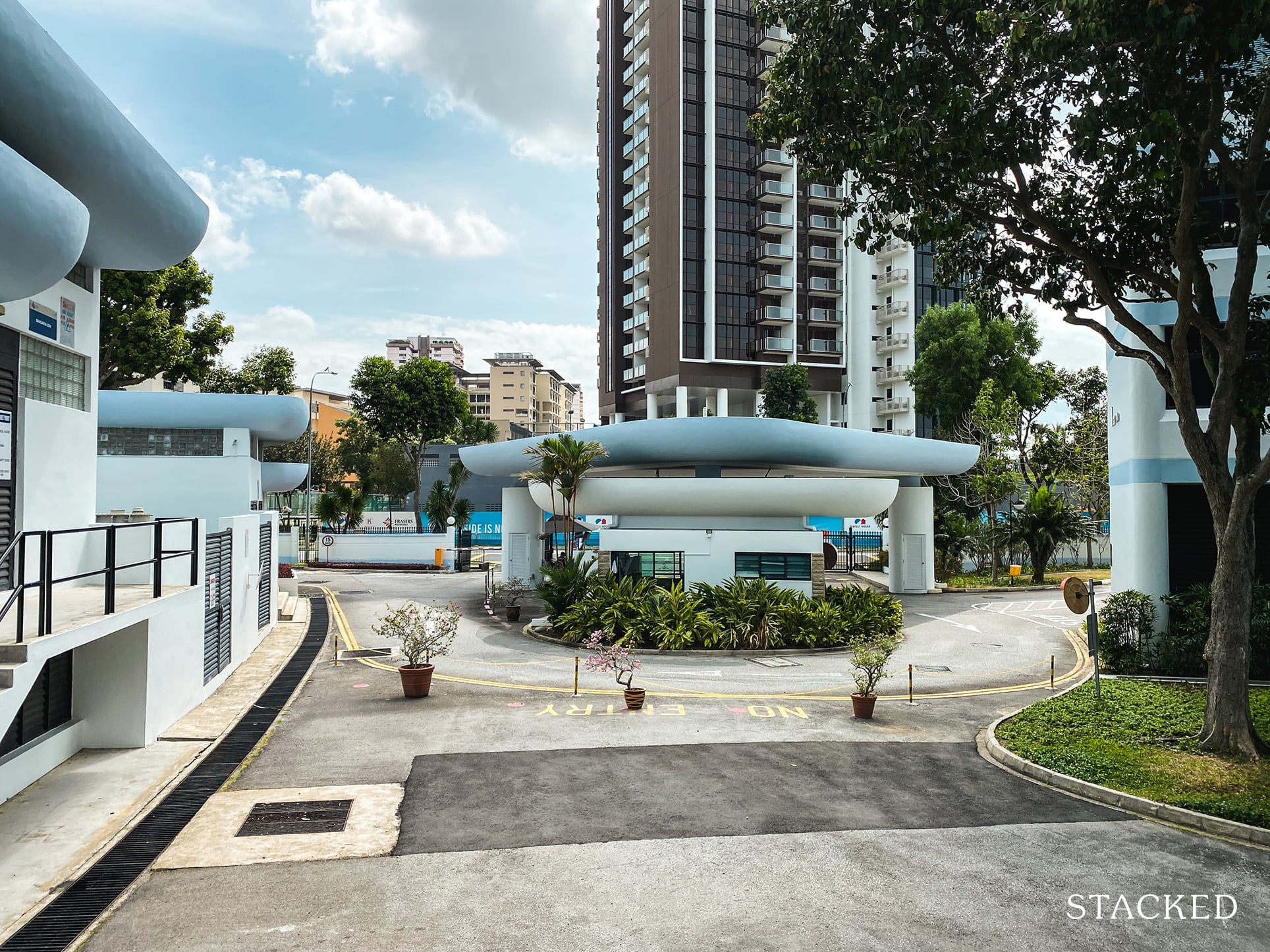 mandarin gardens entrance Siglap road