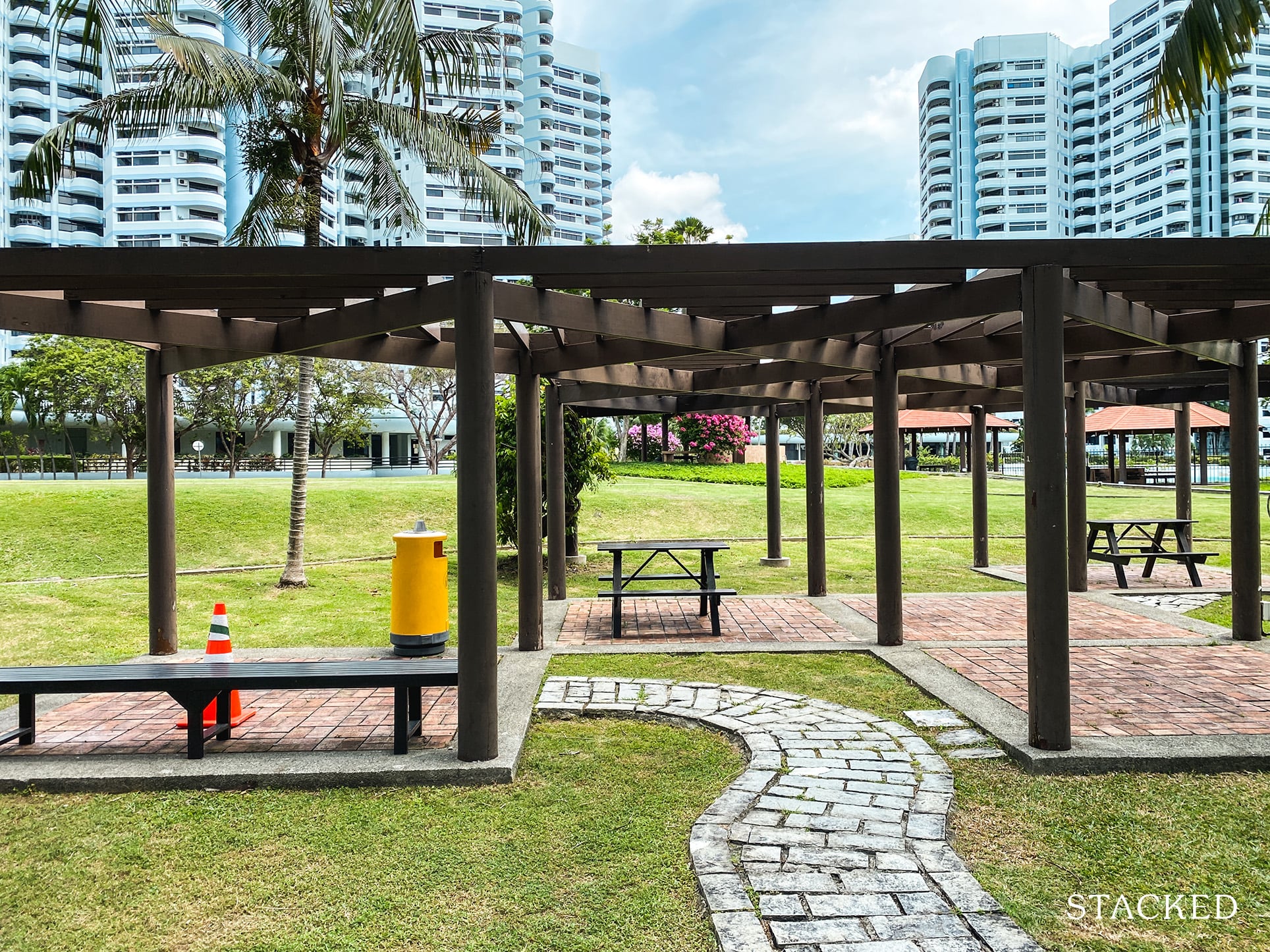 mandarin gardens seating area 