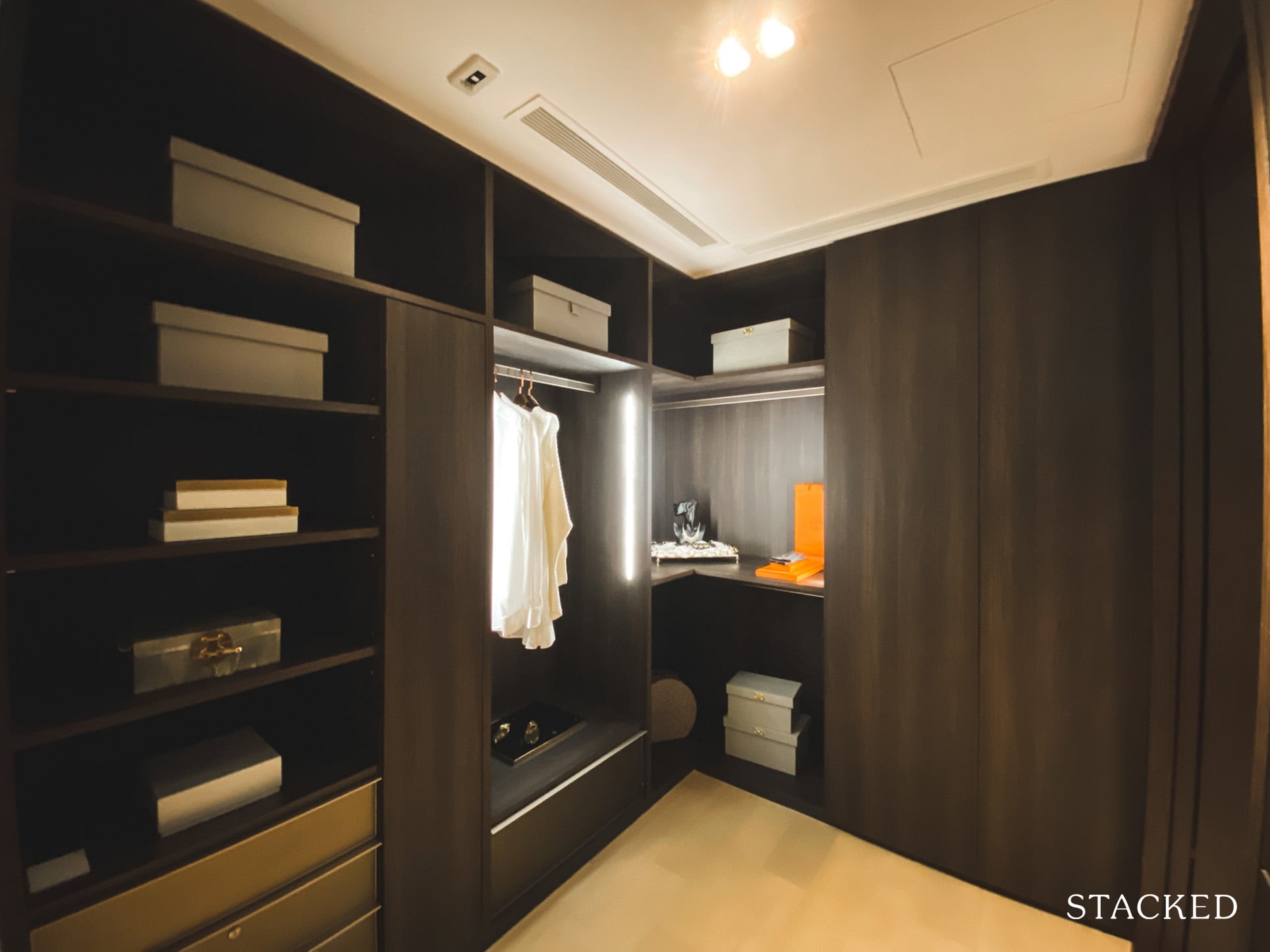 jadescape 5 bedroom suite walk in wardrobe