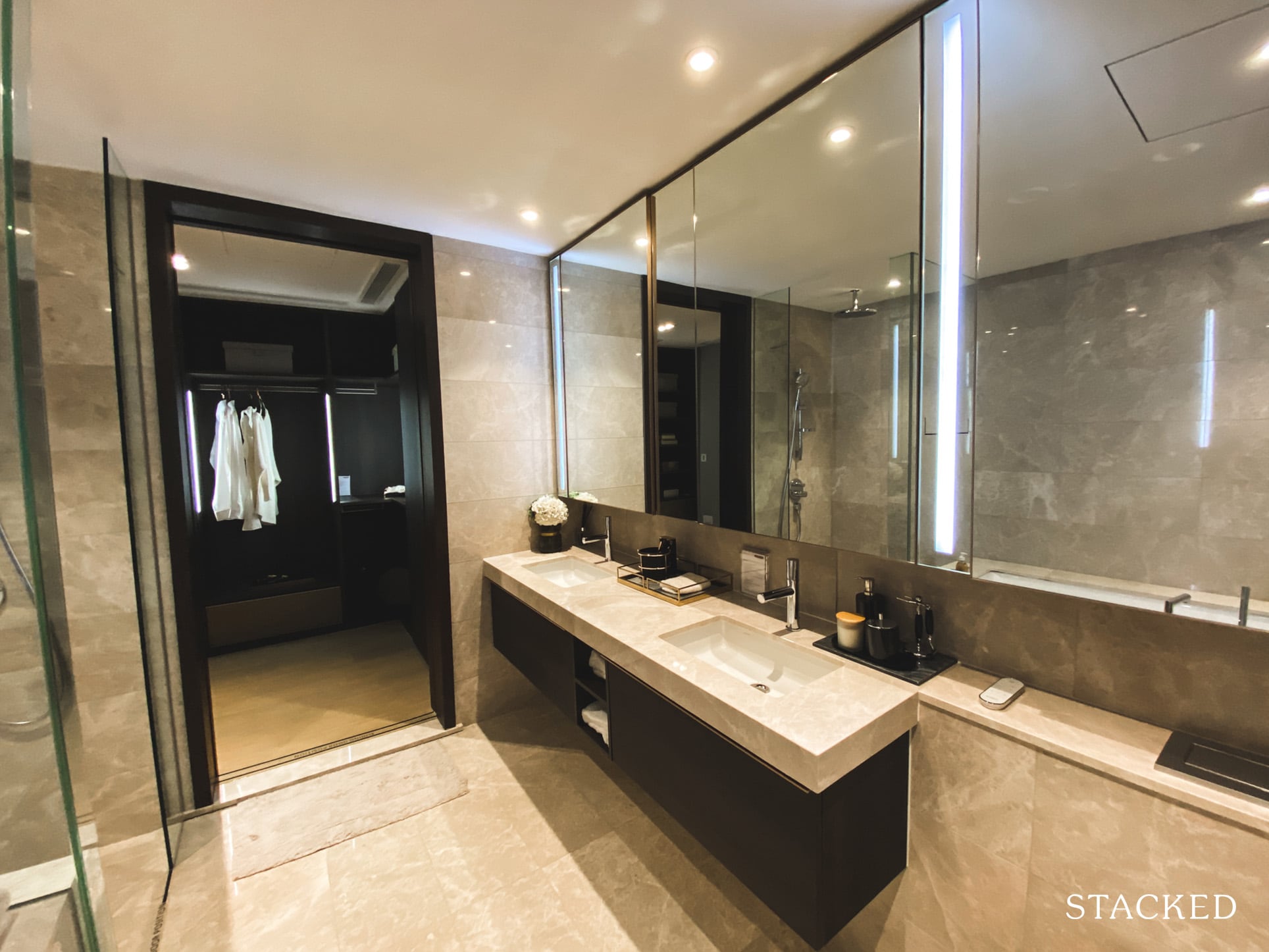 jadescape 5 bedroom suite master bathroom