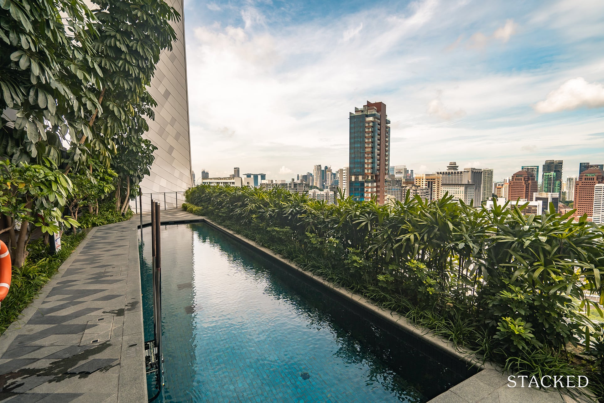 the Scotts tower pool deck