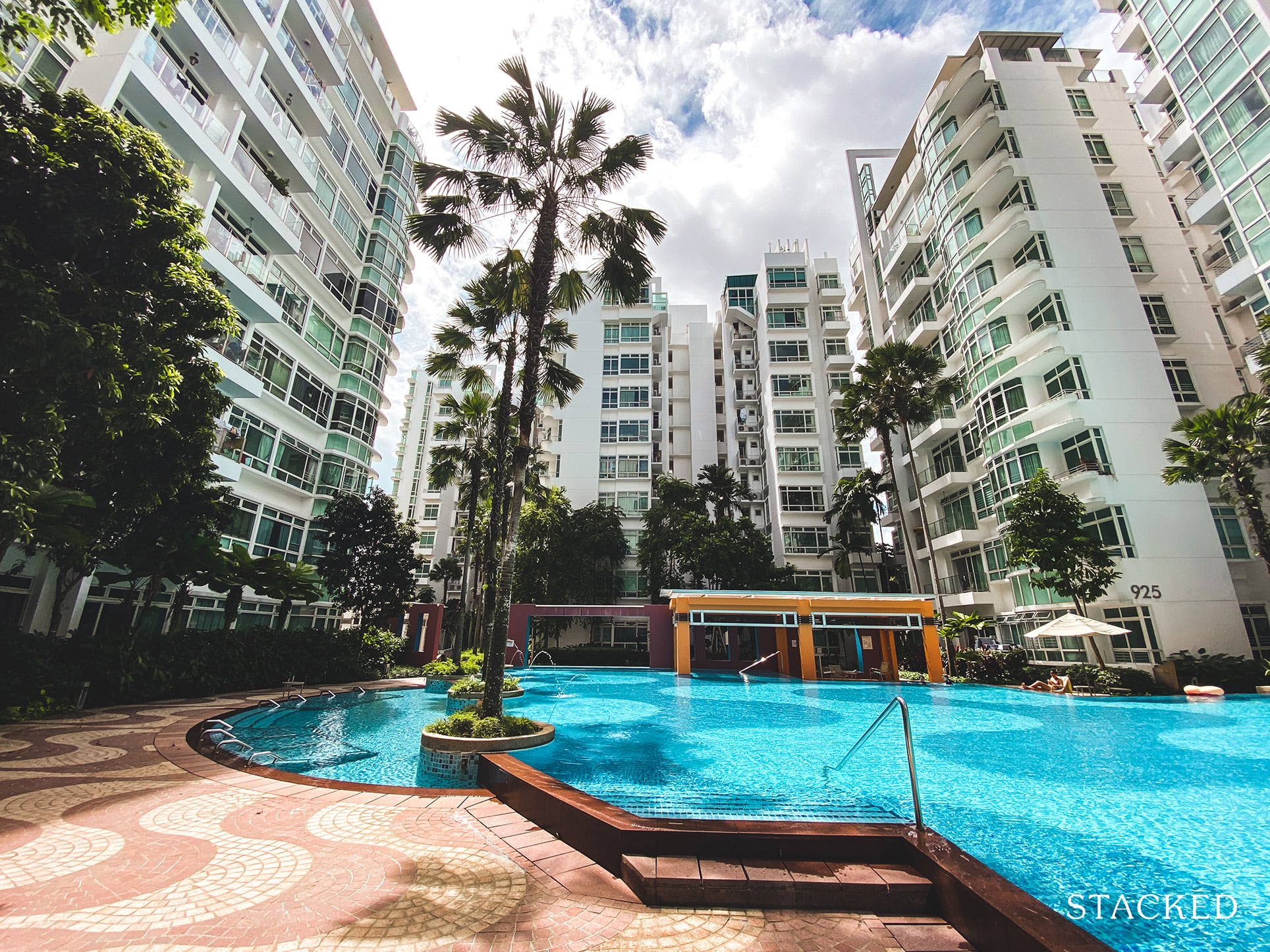 cascadia condo main pool