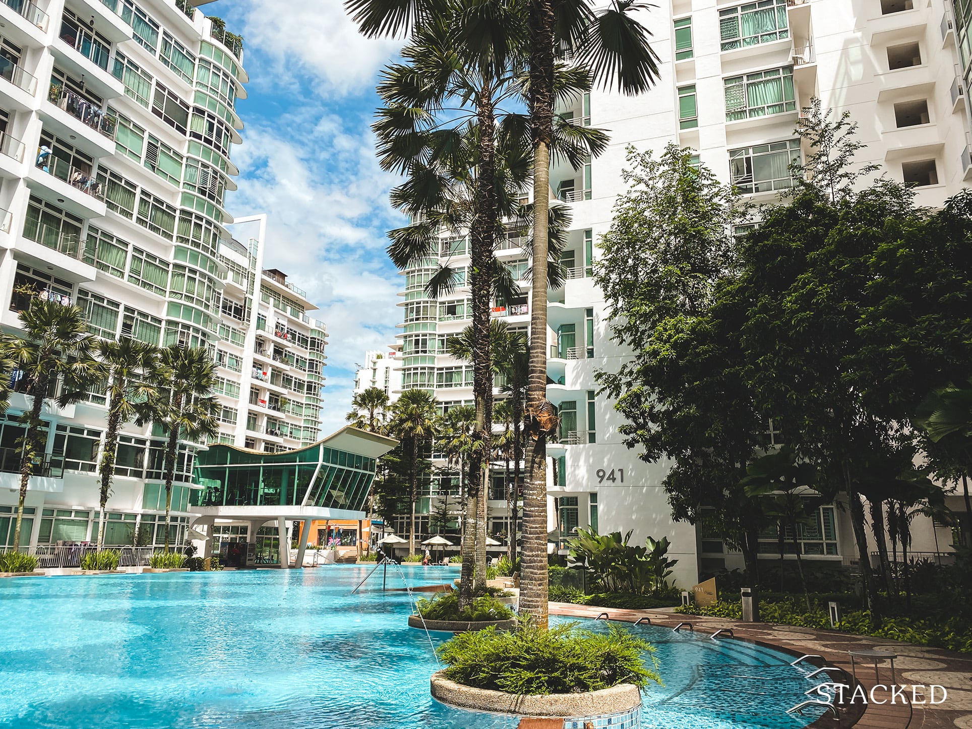 cascadia condo main pool