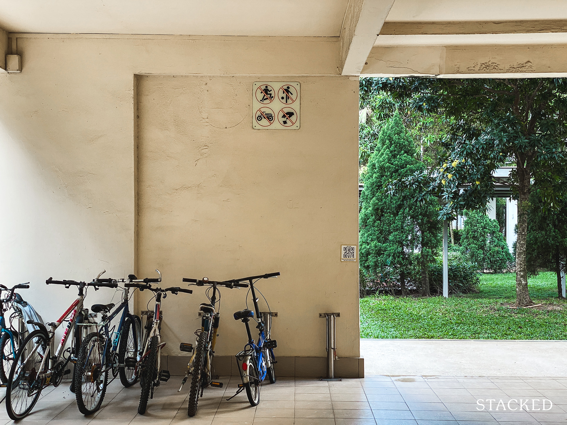 hdb void deck no football