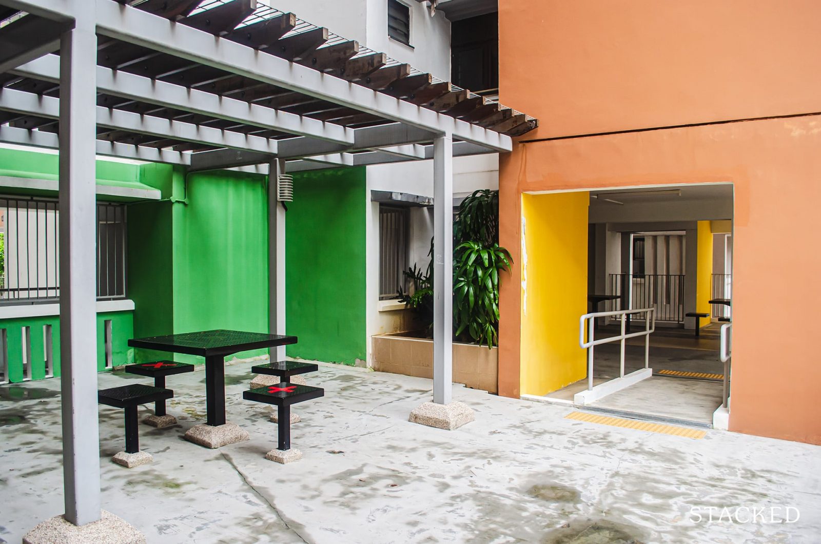 hdb void deck