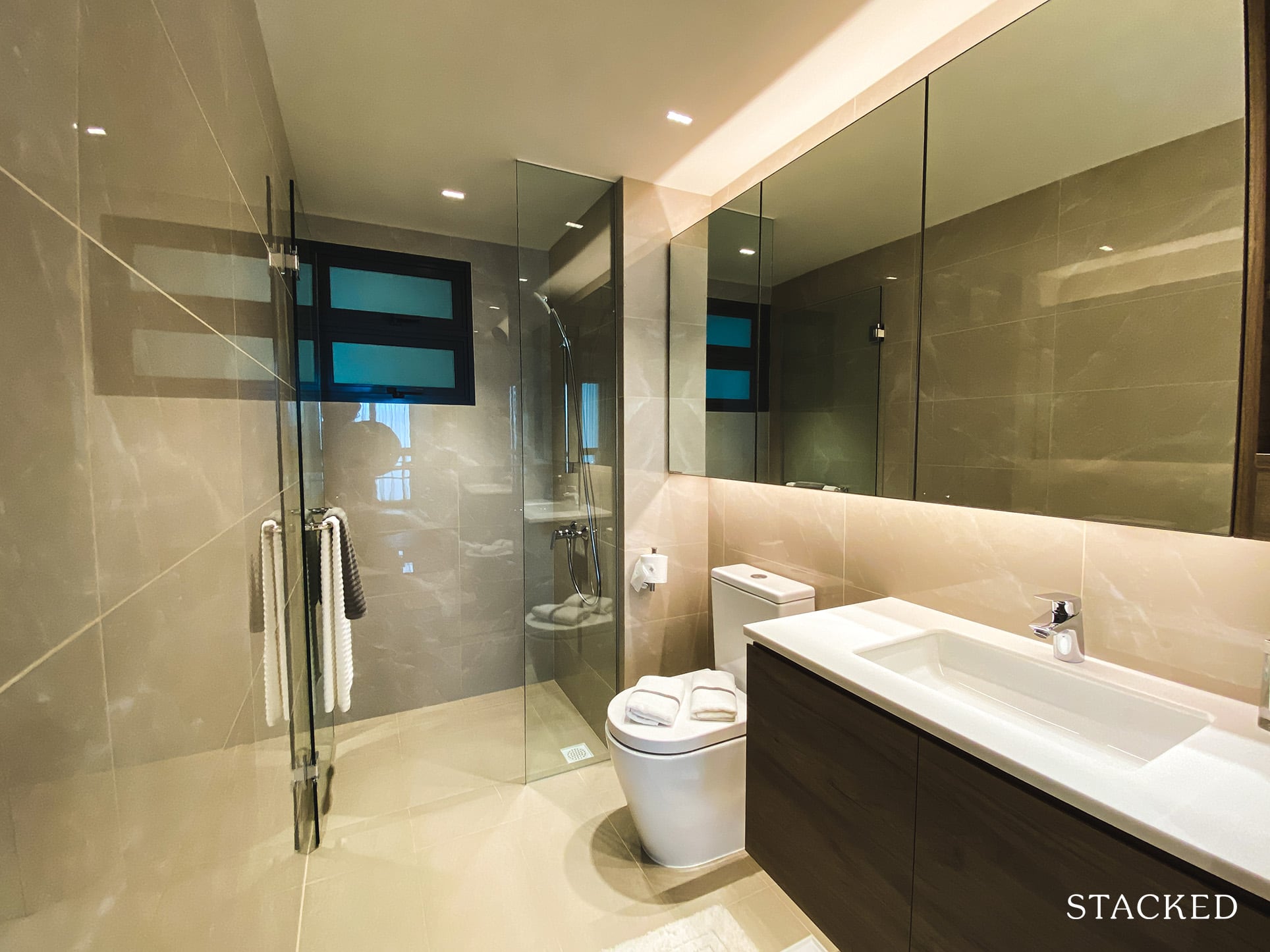 treasure at tampines 4 bedroom premium common bathroom