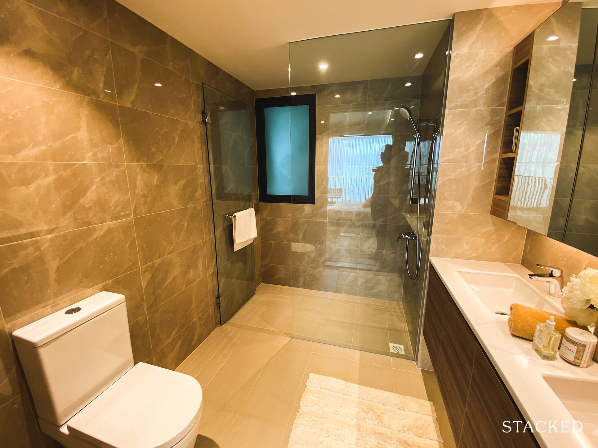 Treasure at Tampines 5 bedroom master bathroom