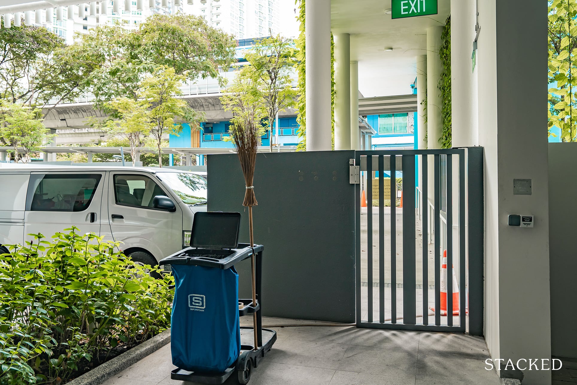 queens peak side gate