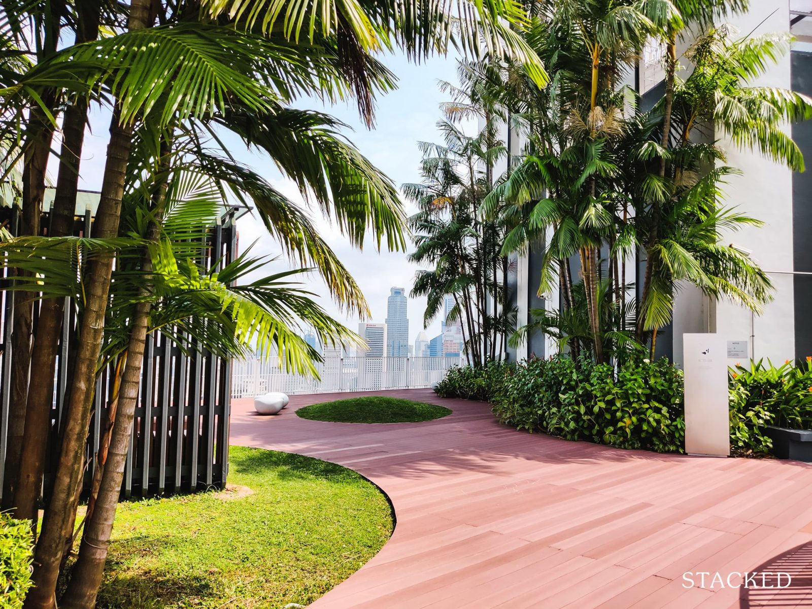 pinnacle@duxton rooftop skybridge walk