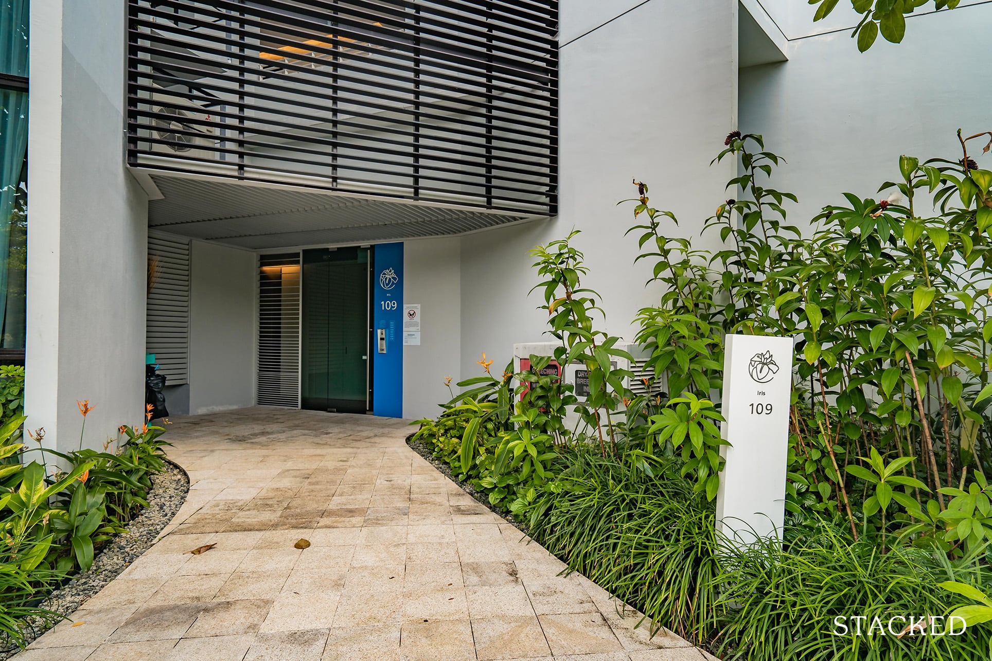 the crest condo lobby entrance