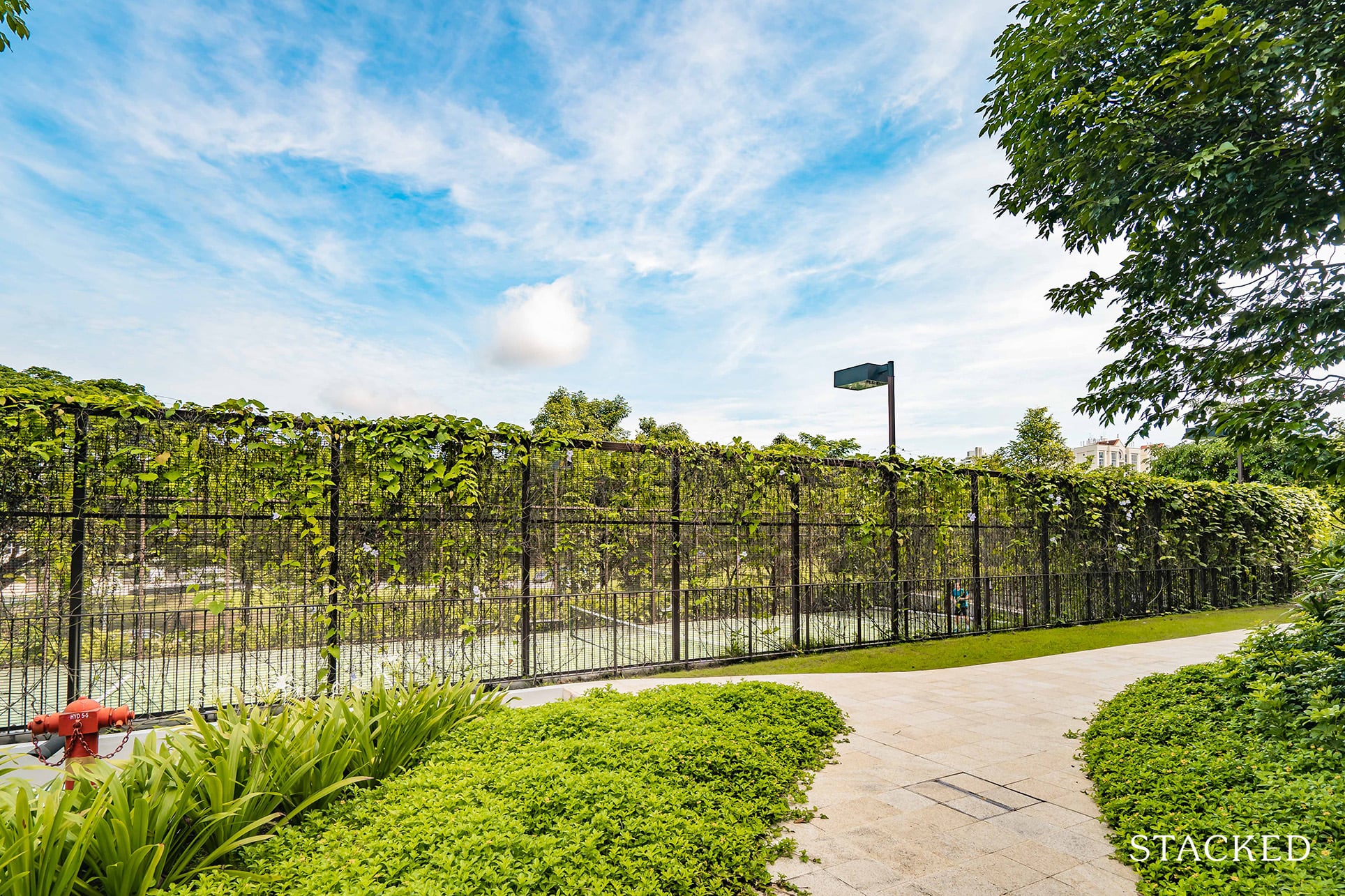 the crest condo tennis court