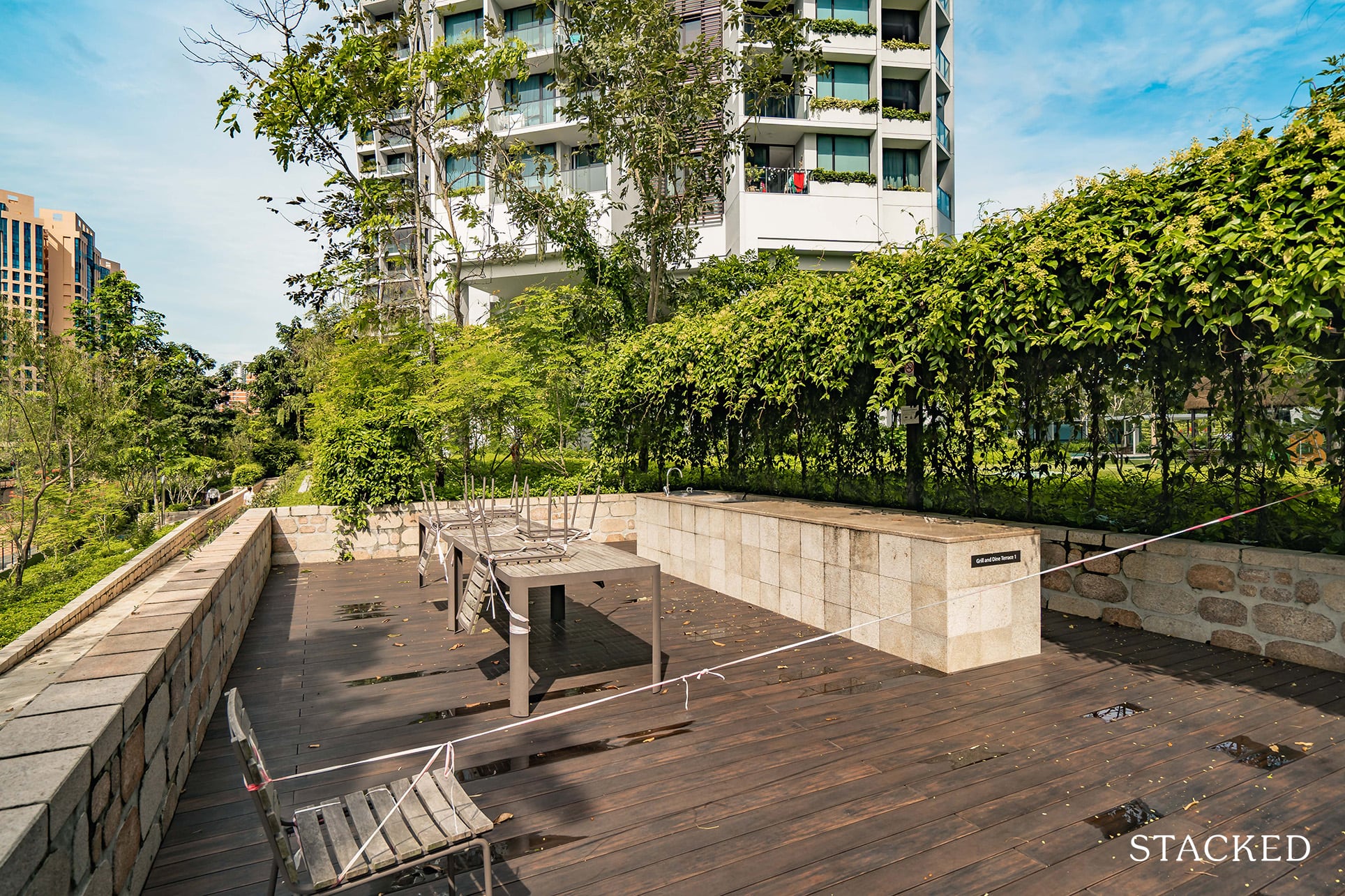 the crest condo grill and dine terrace