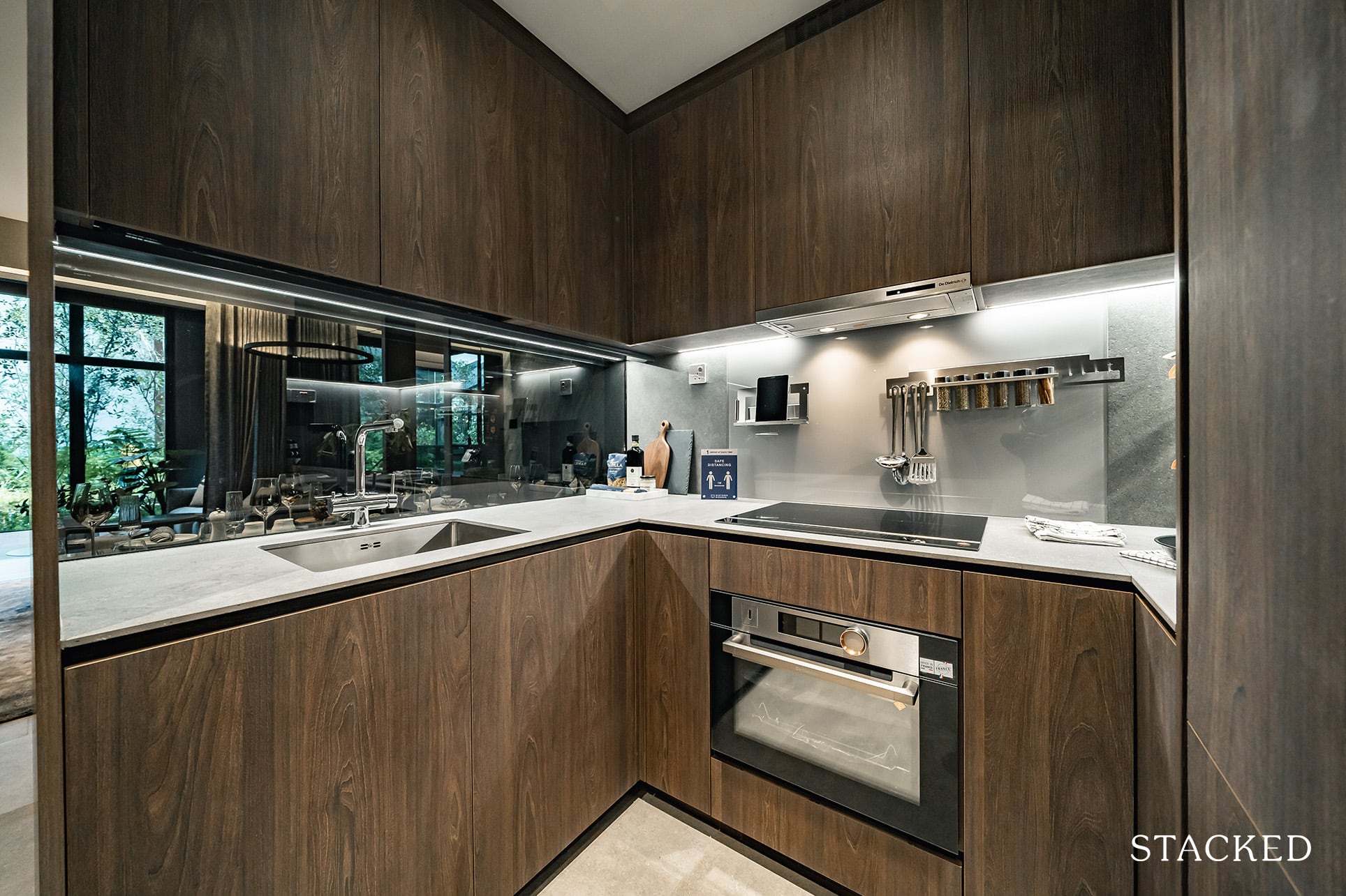 midtown modern 2 bedroom kitchen