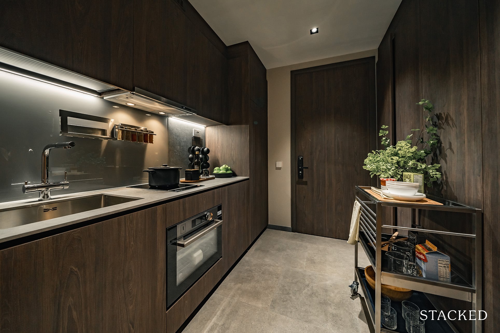 midtown modern 1 bedroom kitchen