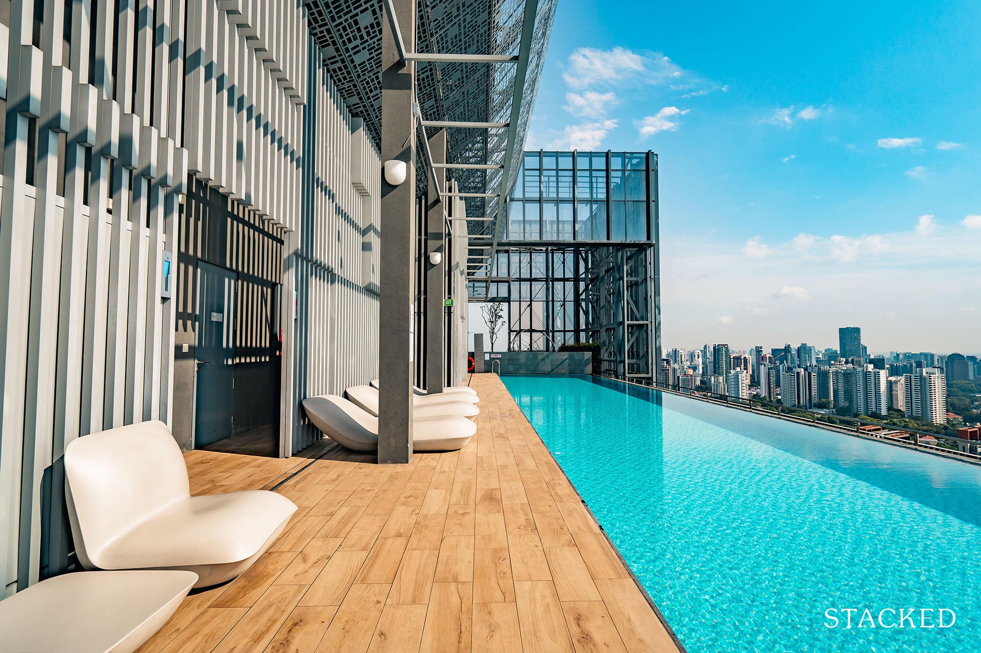 Alex residences sky pool