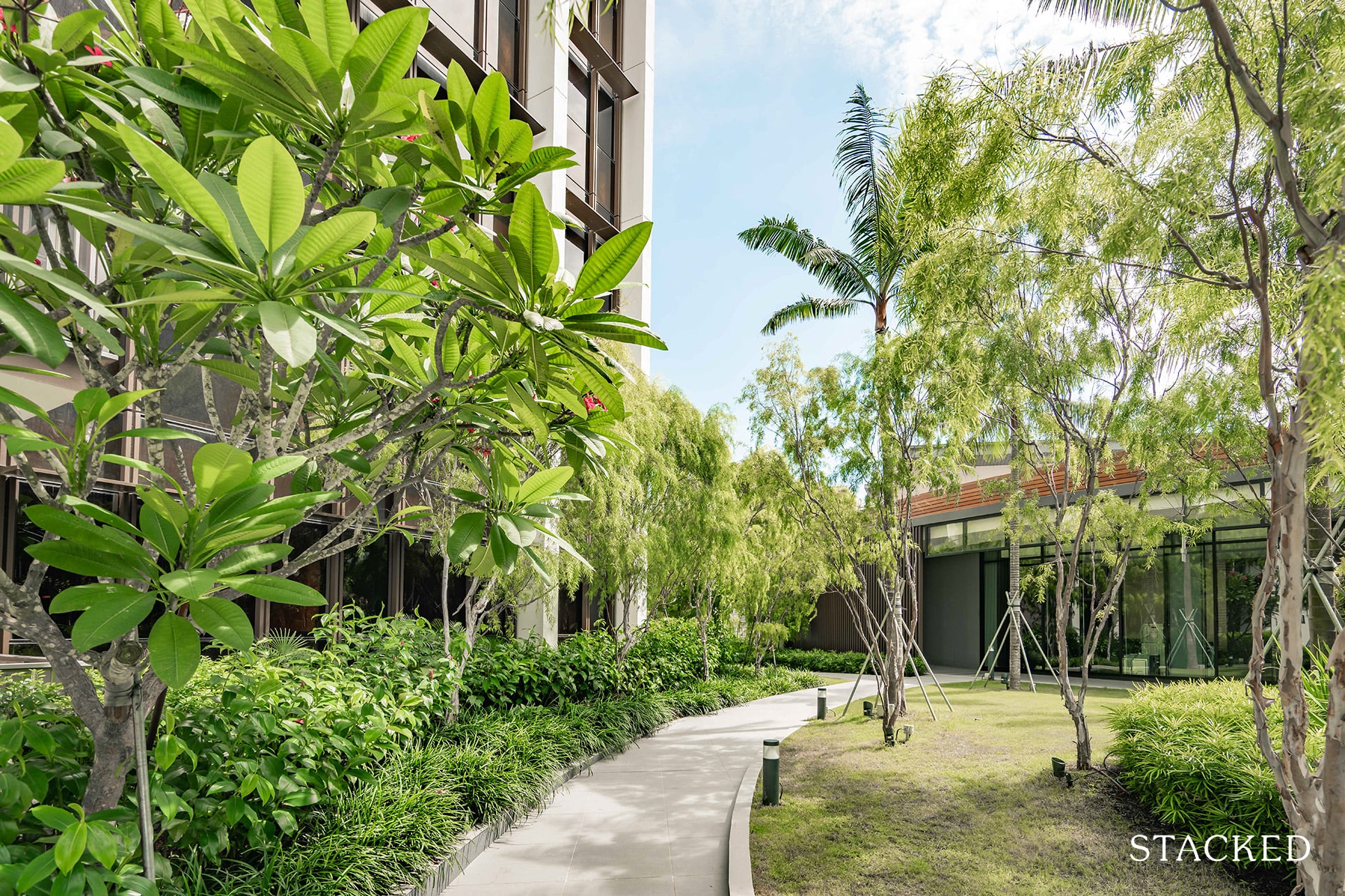 seaside residences walking path