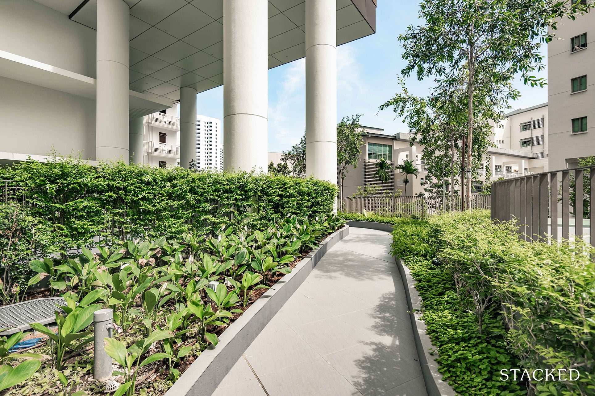 seaside residences walking path