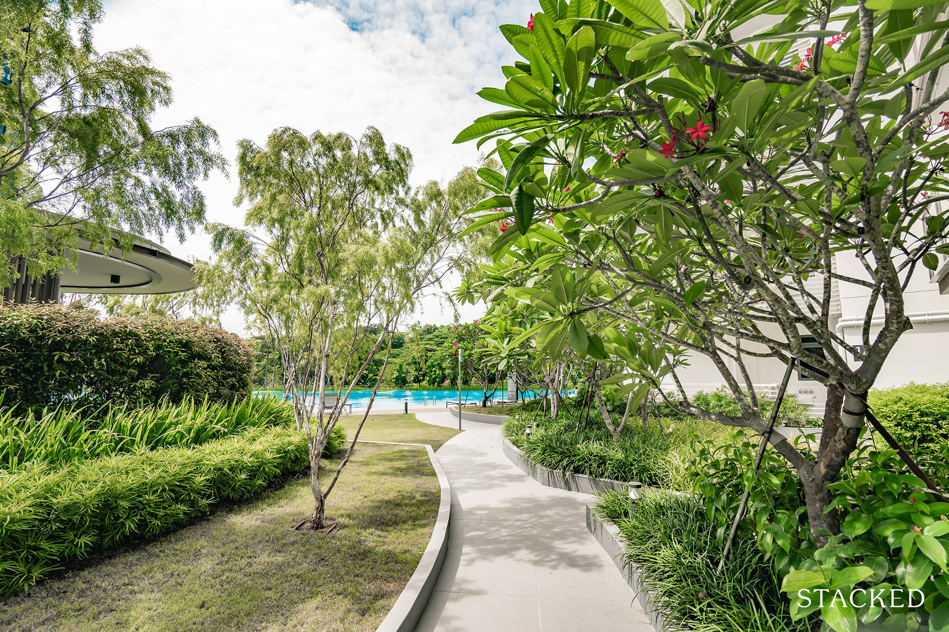 seaside residences walking path