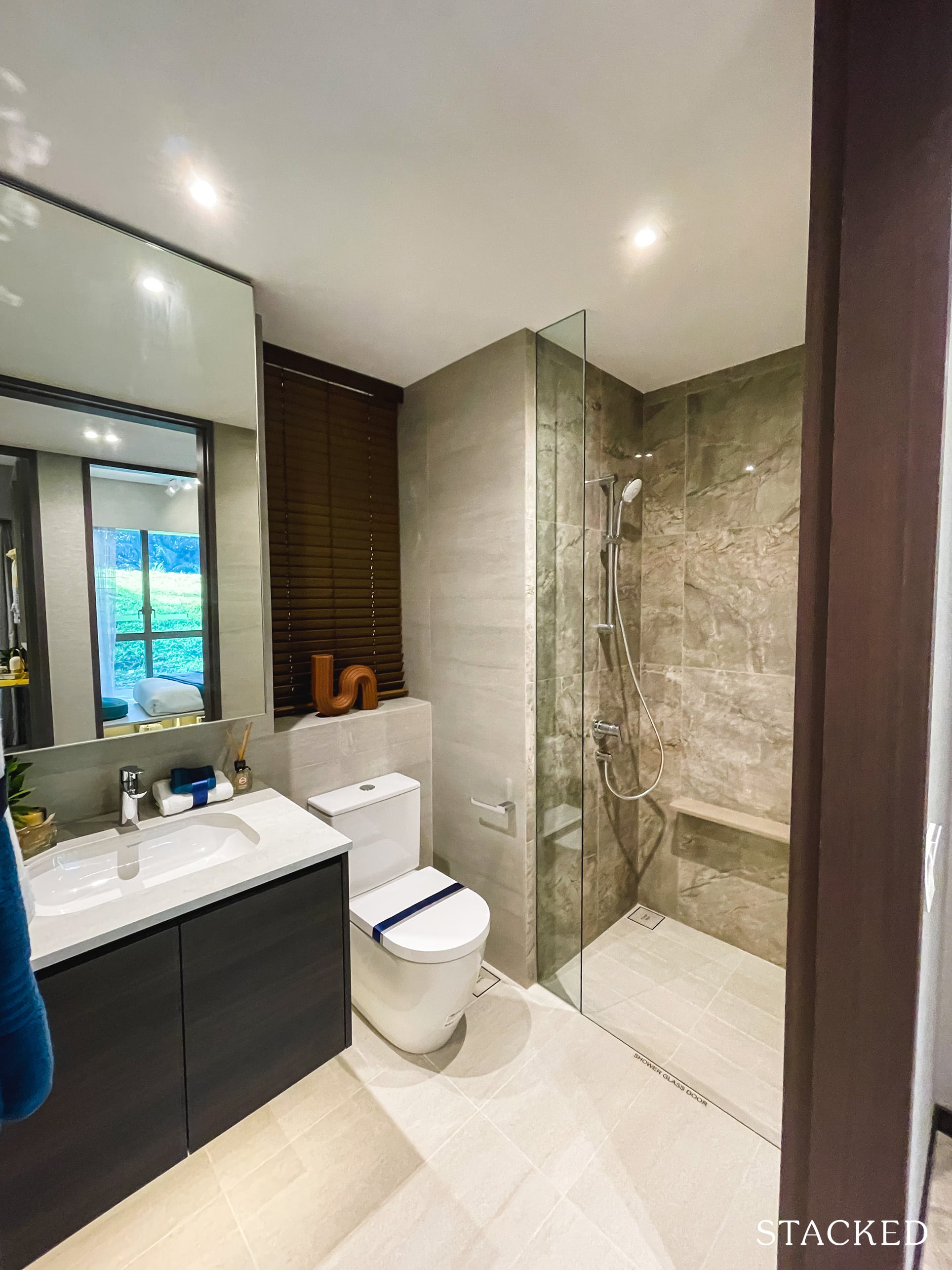 pasir ris 8 3 bedroom common bathroom