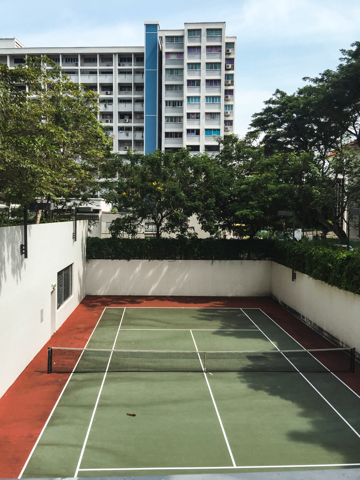 waterfront isle tennis court