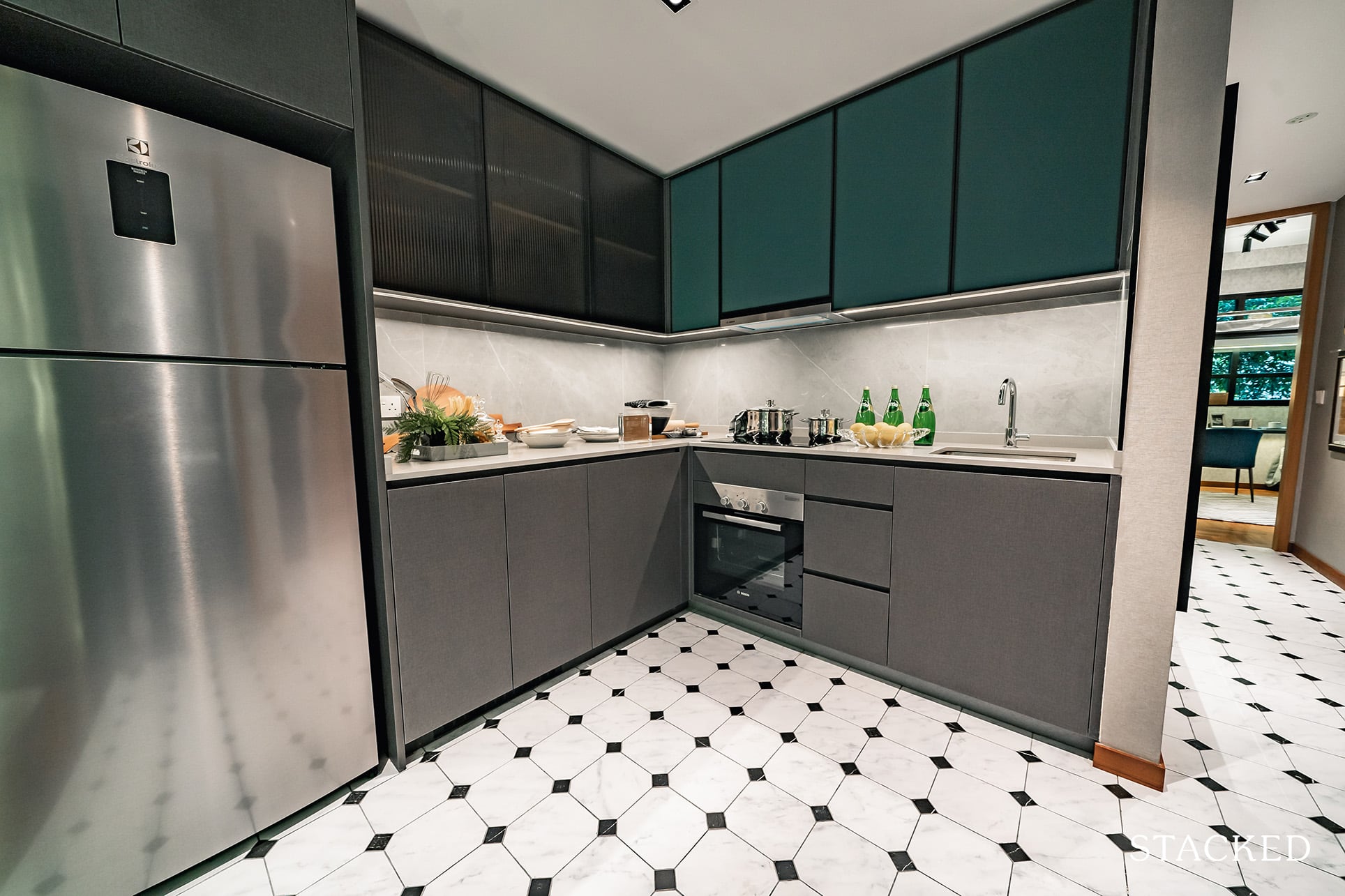 1953 condo 3 bedroom kitchen