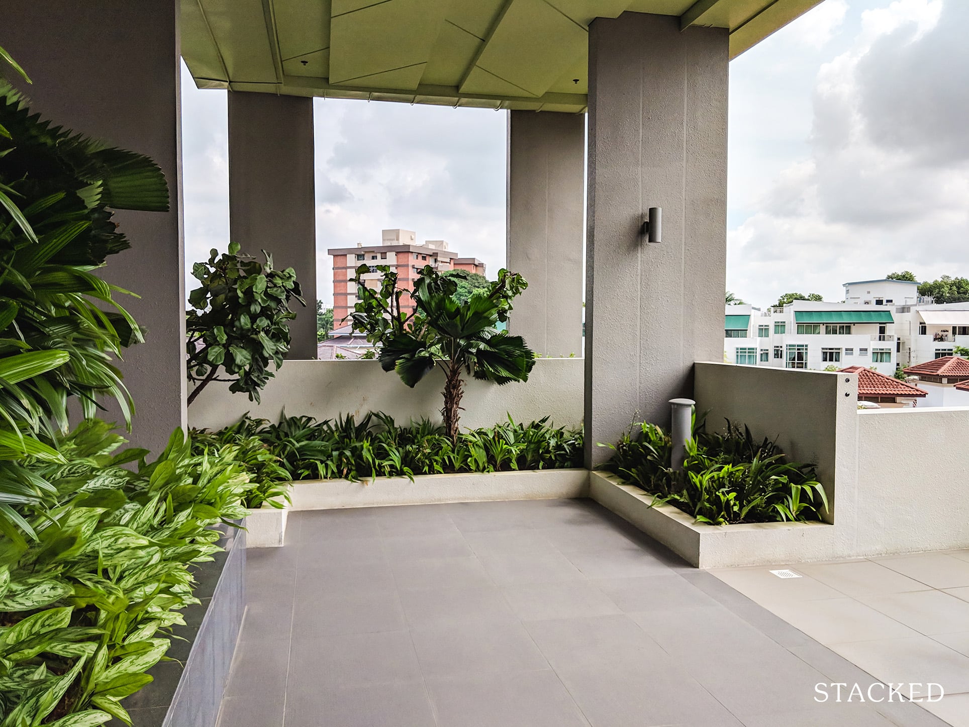 Pollen and Bleu viewing deck