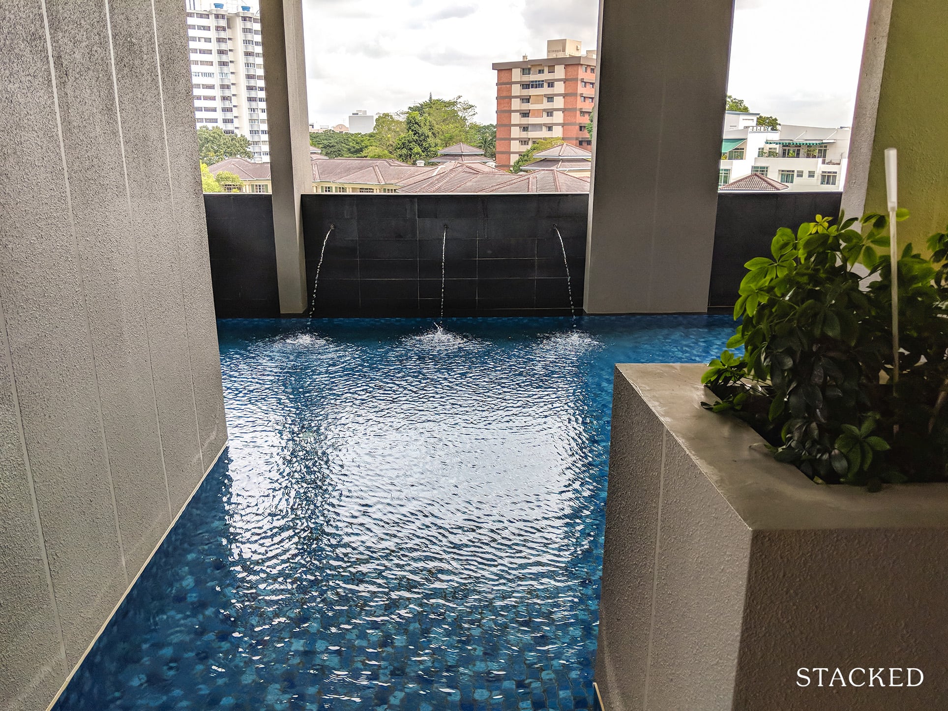 Pollen and Bleu water feature