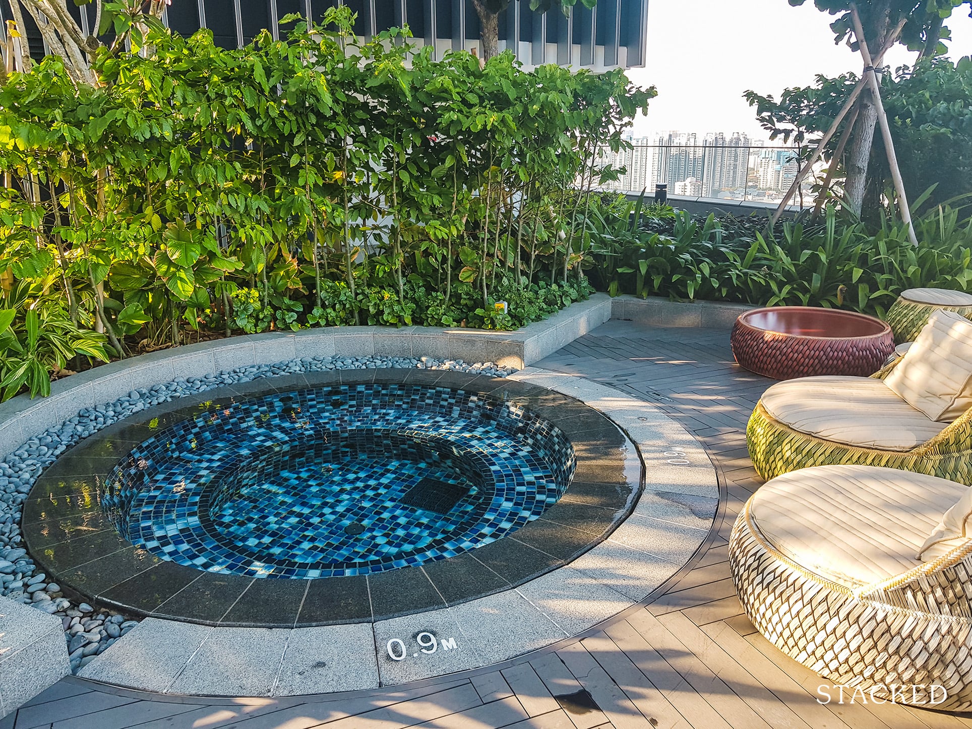 Duo Residences Condo jacuzzi area 