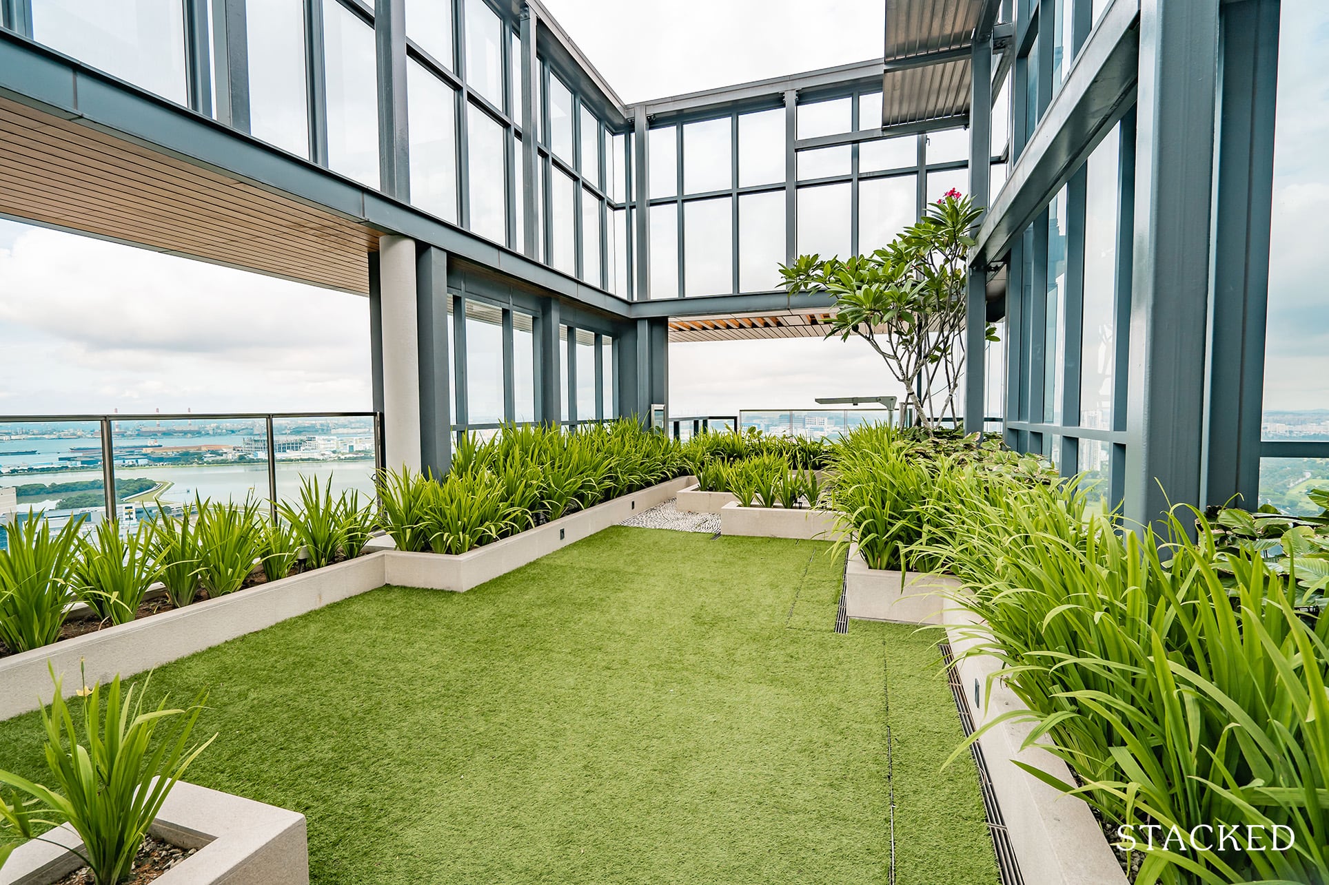 twin vew rooftop lawn