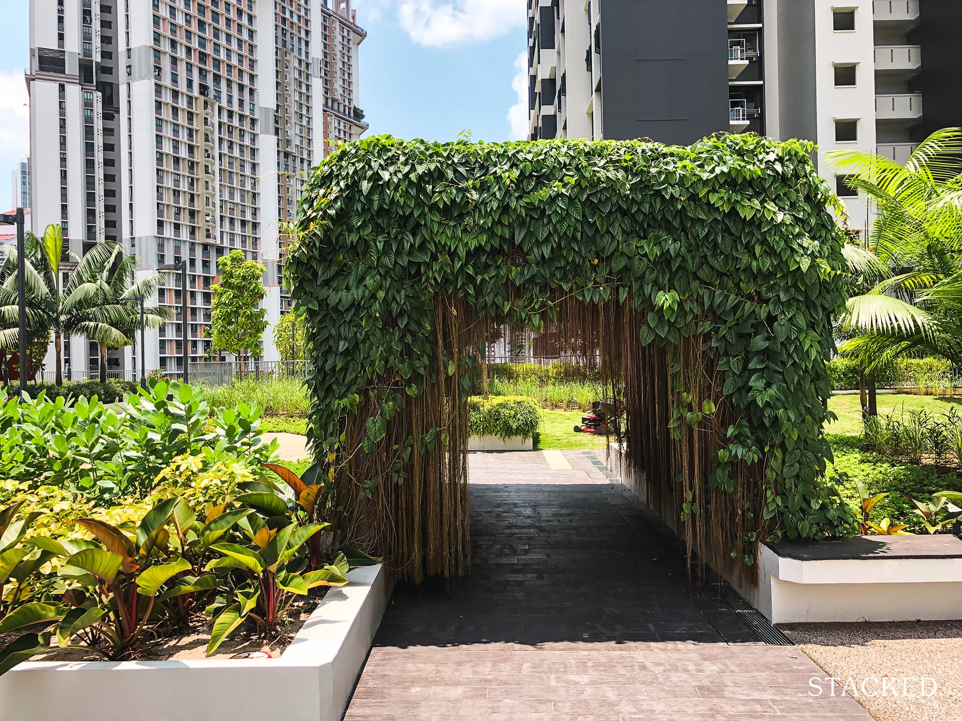 SkyParc @ Dawson carpark rooftop garden trellis