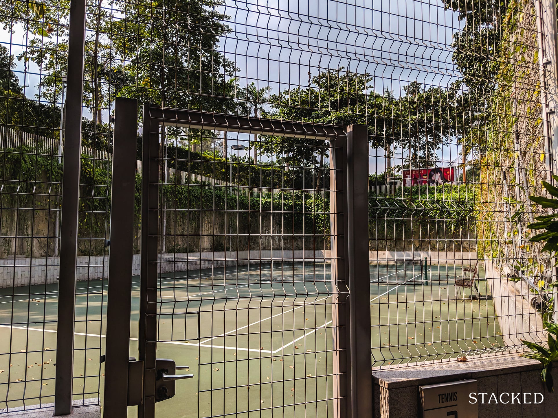 Reflections At Keppel Bay tennis court