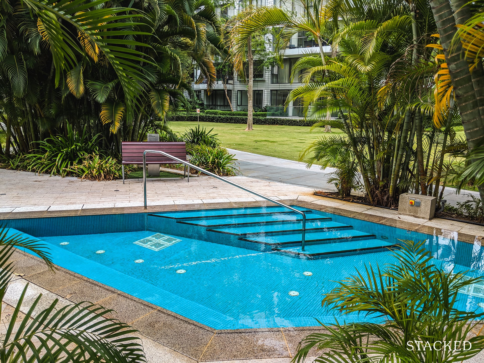 Reflections At Keppel Bay jacuzzi