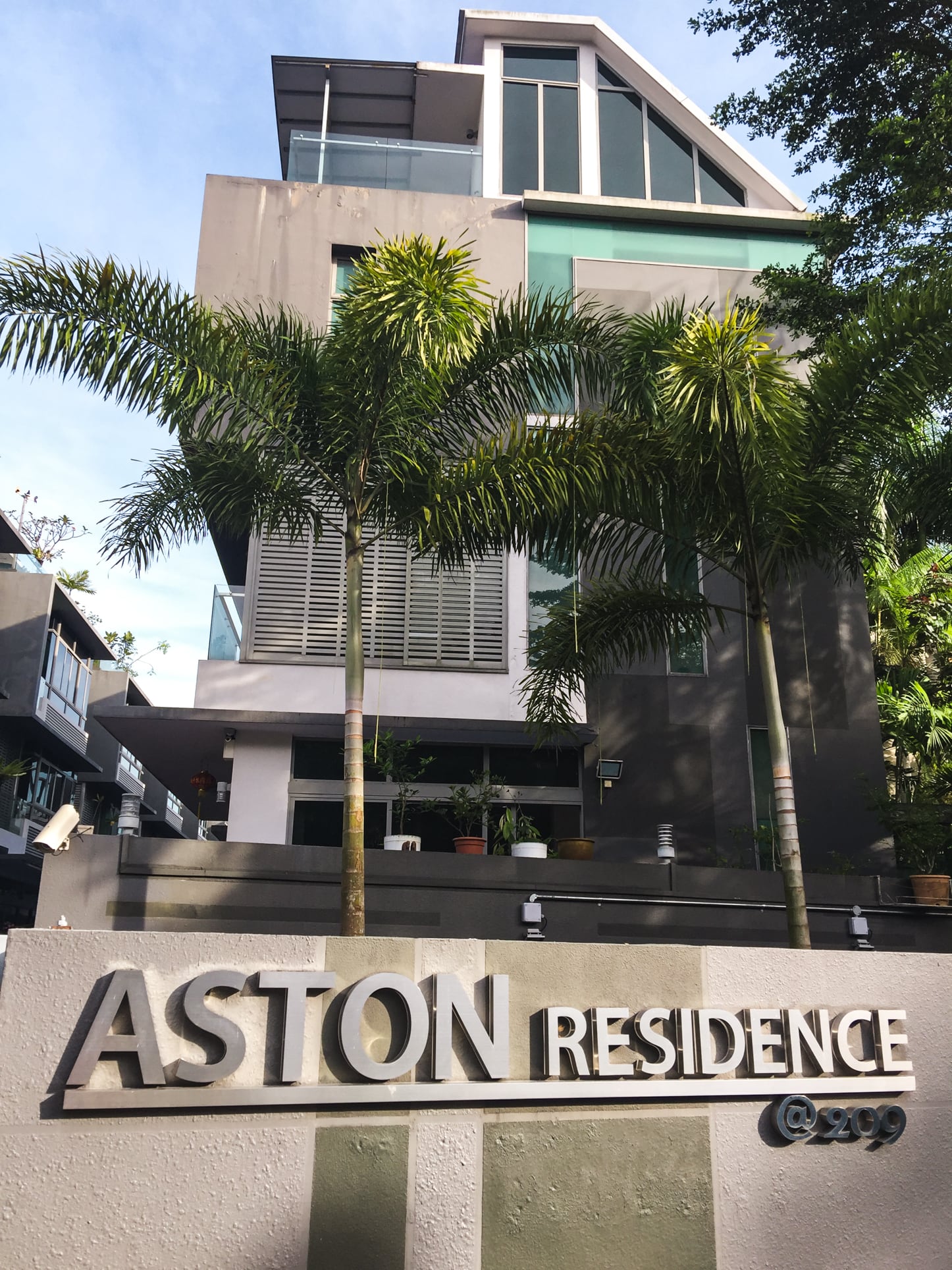 jalan loyang besar aston residence