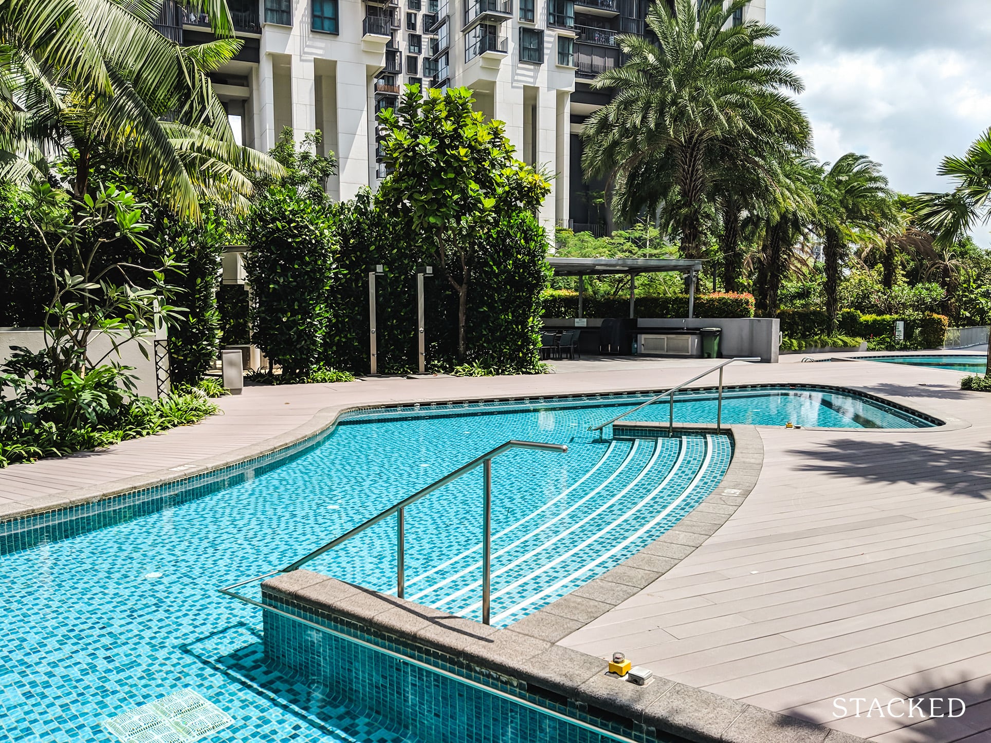 Tree House Condo small pool