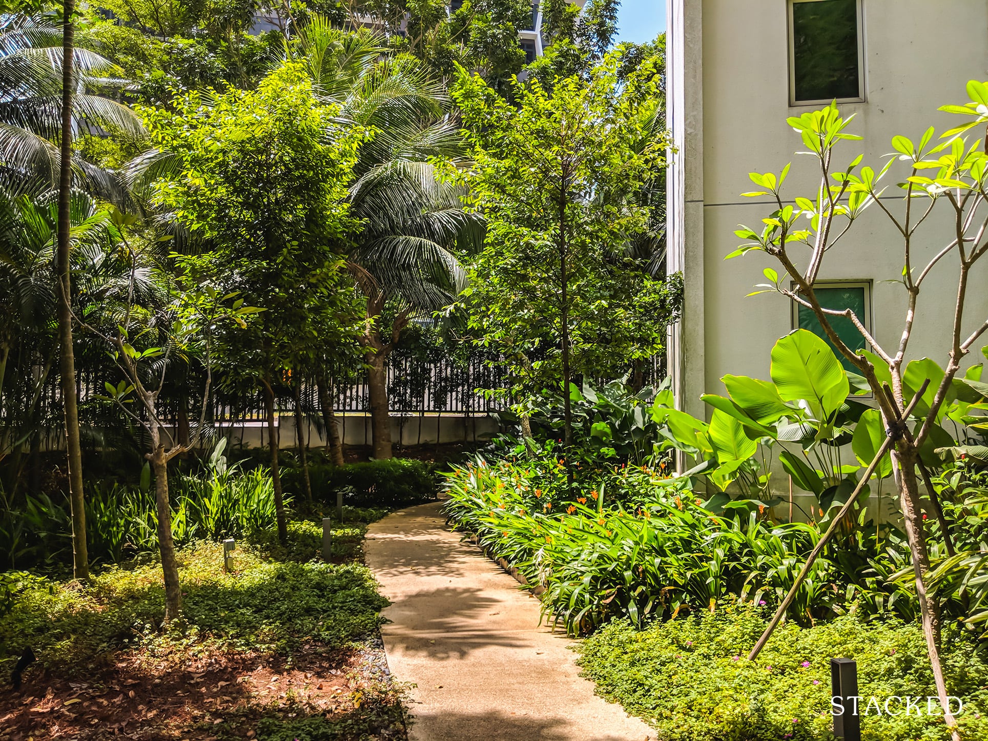 Tree House Condo landscaping