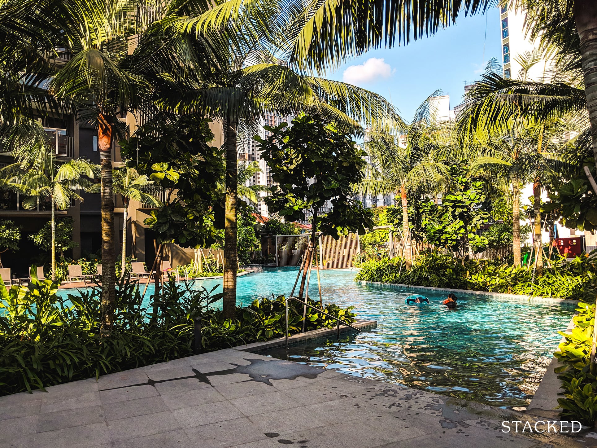 Commonwealth Towers swimming pool 