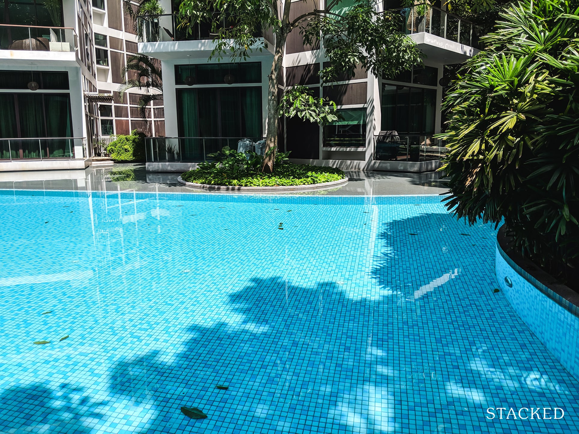 Belle Vue Condo swimming pool 