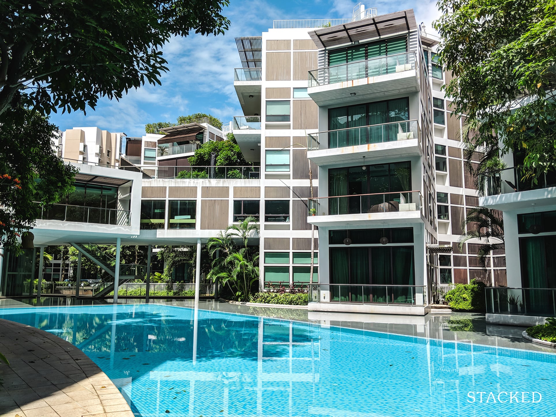 Belle Vue Condo swimming pool