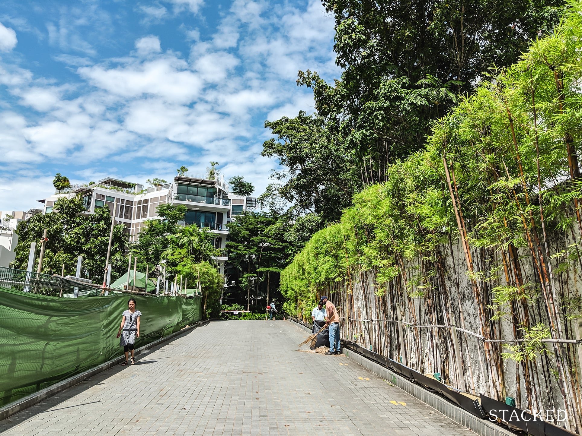 Belle Vue Condo driveway 