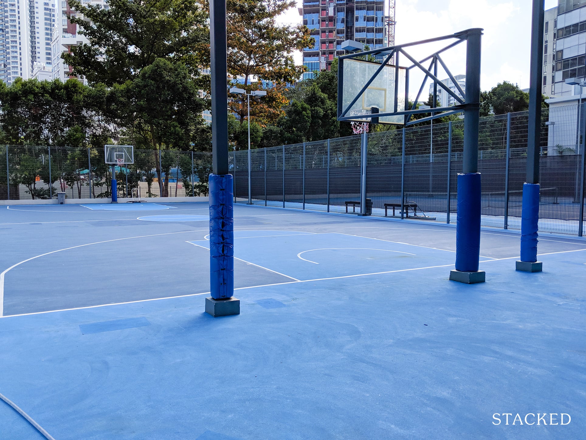 Rivergate Condo basketball court