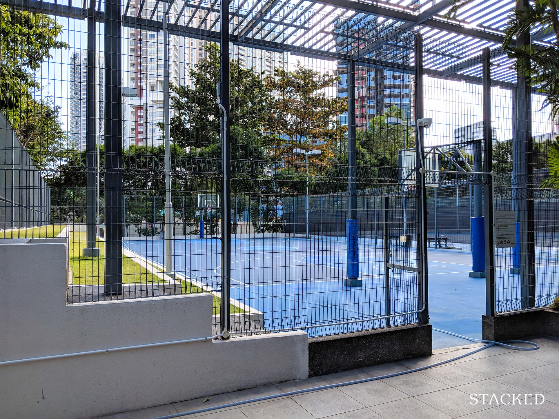 Rivergate Condo basketball court