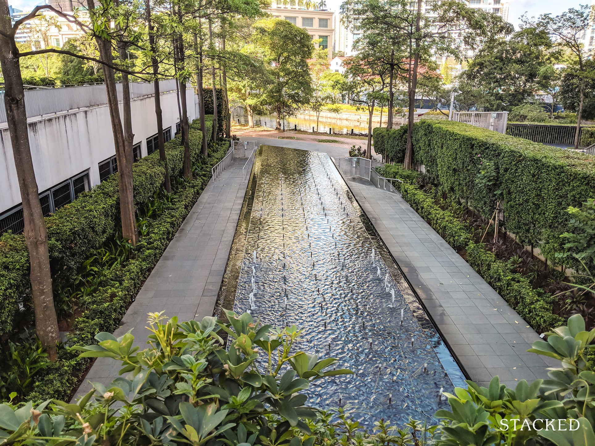 Rivergate Condo water fountain