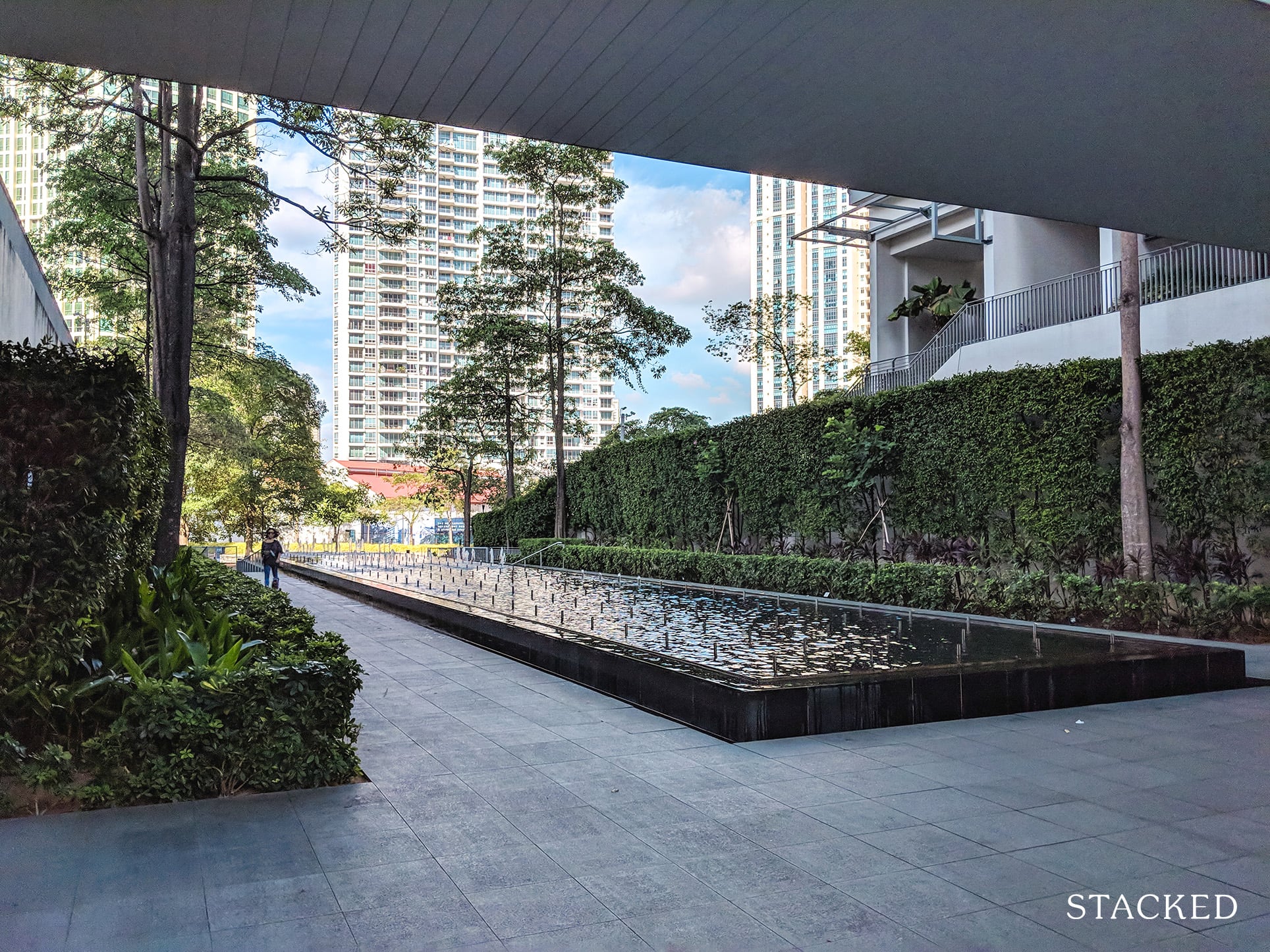 Rivergate Condo water fountain