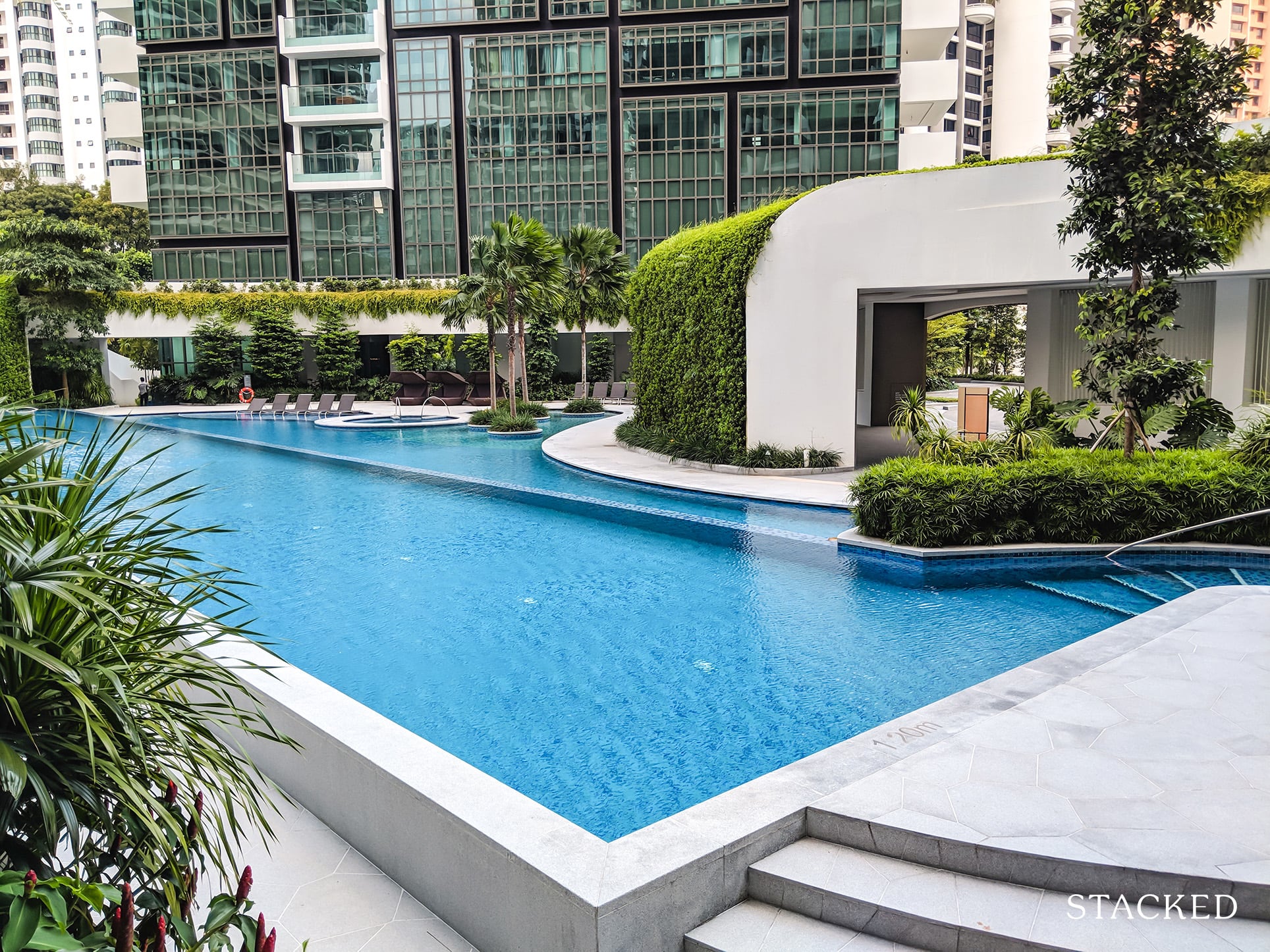 8 St. Thomas condo swimming pool