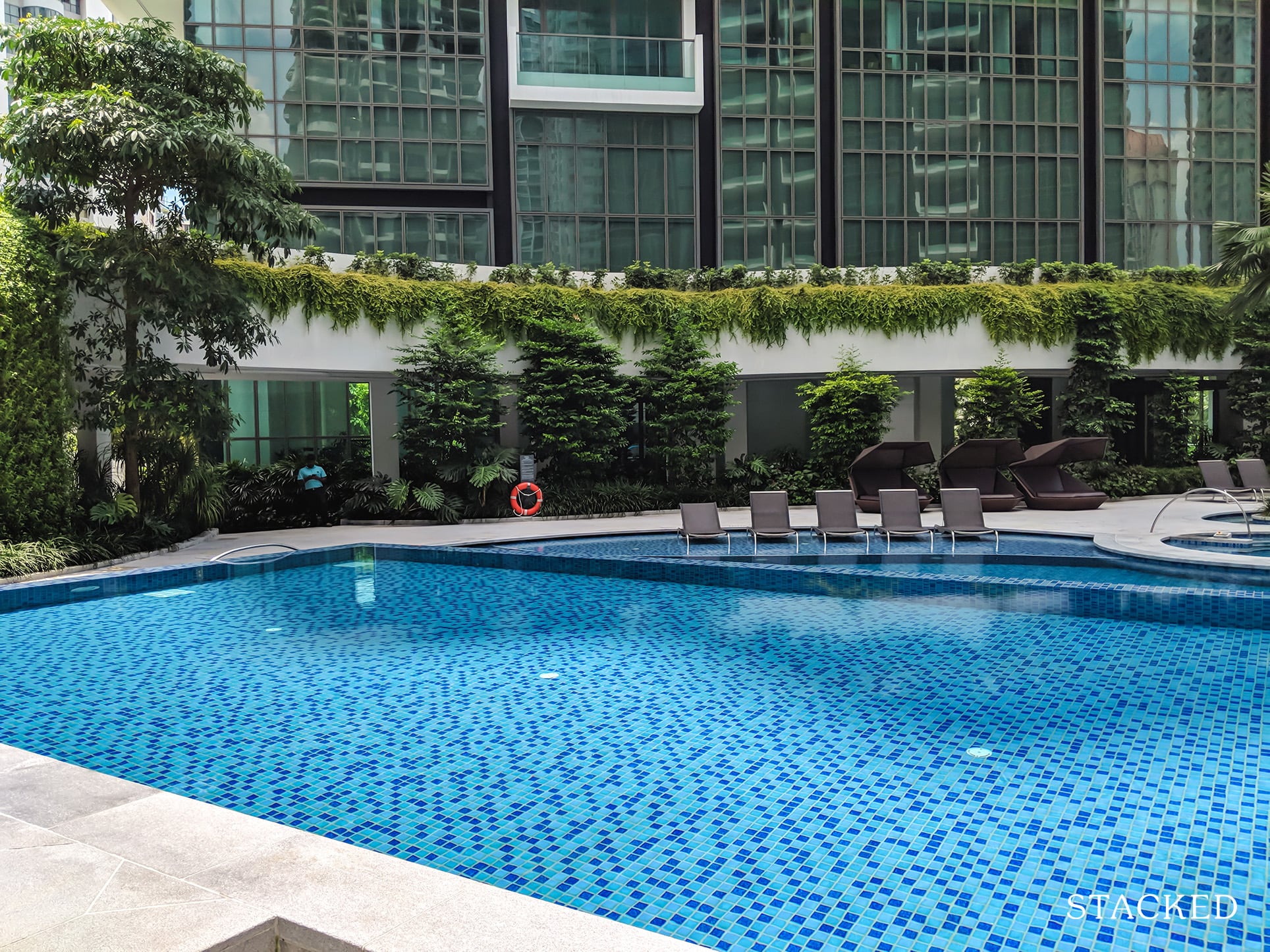 8 St. Thomas condo swimming pool