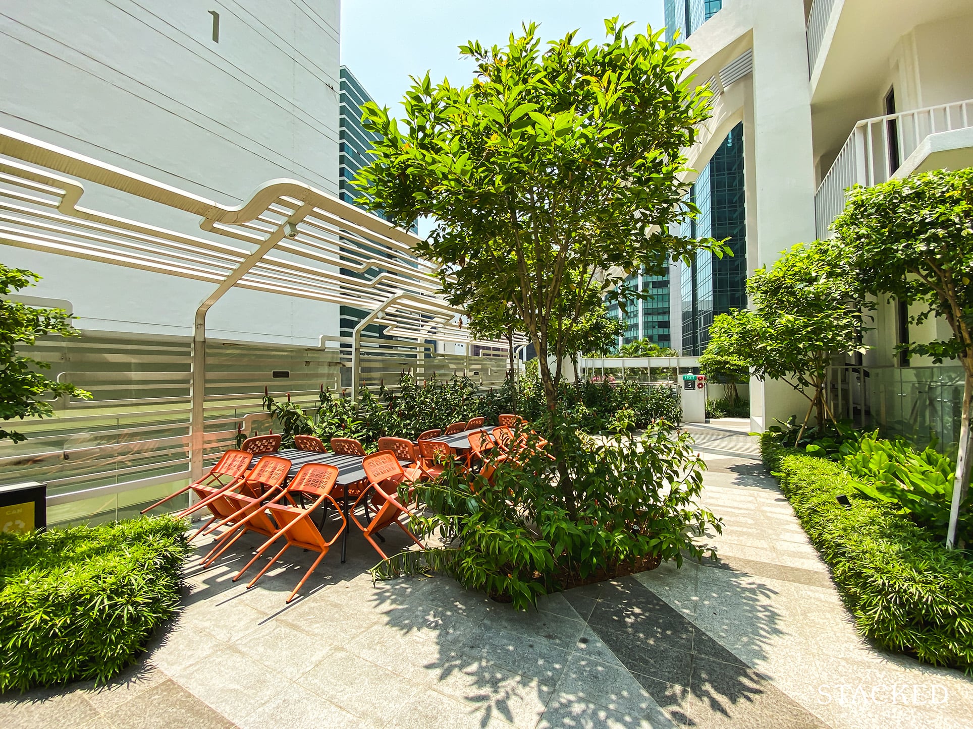 Onze @ Tanjong Pagar outdoor dining area