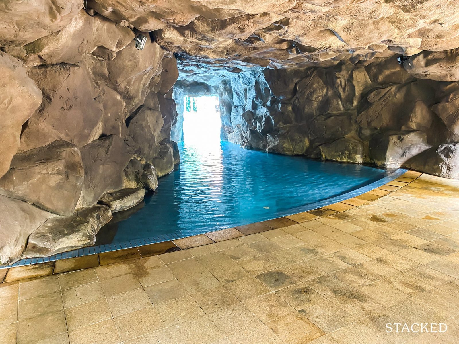Park Infinia pool indoor cave